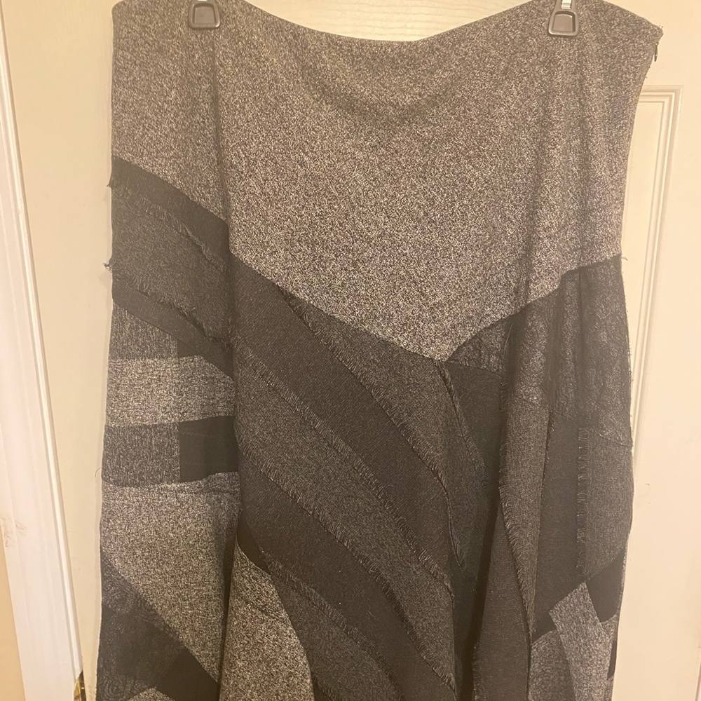 Fully lined wool skirt
